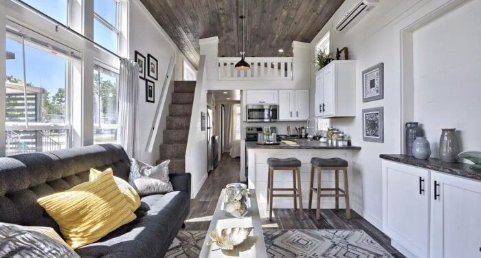 Top 6 Modern Cabin Houses We've Seen This Season | Modern tiny house ...